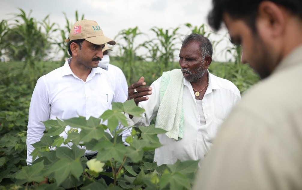 LDC team interacting with the farmers on the ground at Dachepalli.