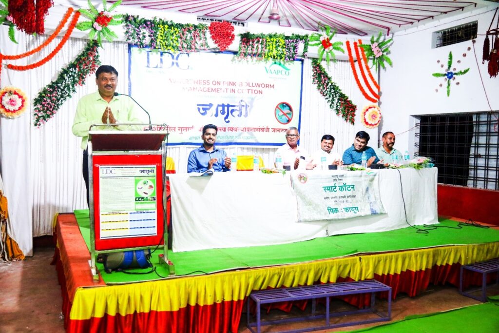 Mr Pankaj Kokate Agricultu Supervisor Maharashtra Agriculture Dept addressing cotton farmers